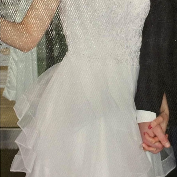 Beautiful white dress. Size 6 - Picture 5 of 6